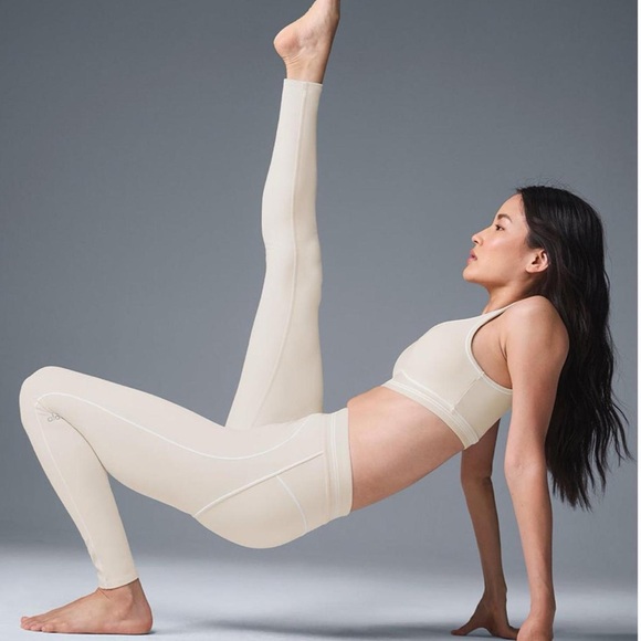 ALO Yoga Cream Activewear Set - Picture 4 of 4